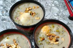 Chè đậu xanh ăn kèm với trứng vịt: Món nửa ngọt nửa mặn chỉ có ở miền Tây