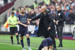 Vấn đề của Man City là... Pep Guardiola