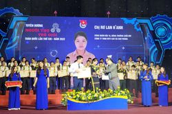 Gia Lai: Chị Rơ Lan H'Anh nhận giải thưởng 'Người thợ trẻ giỏi' toàn quốc