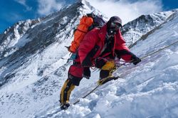 Người Việt Nam đủ sức leo Everest, vấn đề chỉ là tiền