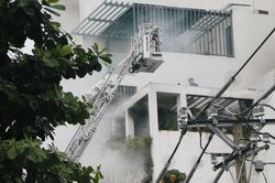 Cháy căn nhà 4 tầng ở TP.HCM, nhiều người kịp thoát thân