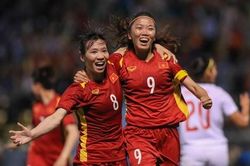 Những Ngôi Sao Vàng bay vào Chung kết tranh 'ngôi Hậu' với Thái Lan