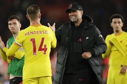 Klopp tuyên bố bá đạo khi Liverpool đua Man City đến cùng