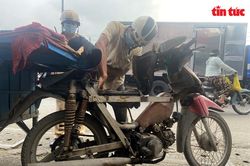 CSGT TP Hồ Chí Minh lập biên bản, tạm giữ nhiều xe 'mù', xe 'cà tàng'
