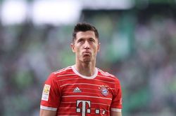 Lewandowski chấp nhận giảm lương để sang Barca