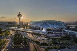 Sân bay đẹp nhất thế giới với thác nước ảo diệu nằm cách Việt Nam không xa