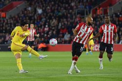 Lội ngược dòng thành công, Liverpool níu kéo hy vọng vô địch