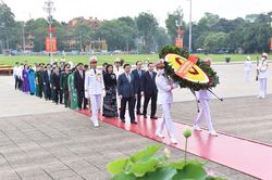 Lãnh đạo Đảng, Nhà nước, TP Hà Nội vào Lăng viếng Chủ tịch Hồ Chí Minh