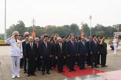 Lãnh đạo Đảng, Nhà nước, Quân đội vào Lăng viếng Chủ tịch Hồ Chí Minh