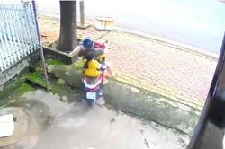 Thót tim bé trai vặn tay ga khiến 3 mẹ con cùng ngã