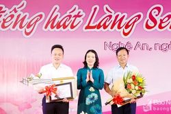 Đoàn nghệ thuật quần chúng huyện Tân Kỳ và Quỳnh Lưu đoạt giải Nhất Liên hoan Tiếng hát Làng Sen