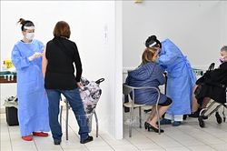 Italy cảnh báo rủi ro từ việc không tiêm vaccine ngừa COVID-19.
