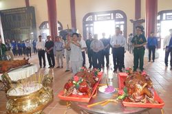 Kỷ niệm Ngày sinh Chủ tịch Hồ Chí Minh và tri ân các Anh hùng liệt sĩ