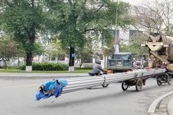 Bạn đọc Bạn đọc Lo khi xe chở hàng cồng kềnh