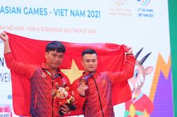 Tấm Huy chương vàng ấm tình cảm thầy trò, người thân