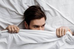 Điều cấm kỵ khi dị vật bị kẹt trong hậu môn do 'tự sướng'
