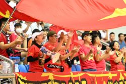 Sắc đỏ phủ kín khán đài Nhà Thi đấu TDTT Hà Nam