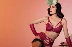 Dita Von Teese - Cô thôn nữ trở thành vũ nữ thoát y quyến rũ số 1 thế giới