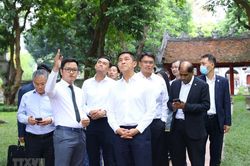 Chủ tịch Quốc hội Singapore Tan Chuan-Jin thăm Văn Miếu-Quốc Tử Giám