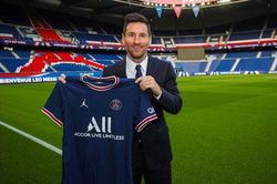 Mùa giải… bộn tiền của PSG