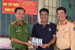 Đăng ký xe ở công an xã, chủ xe bấm trúng biển ngũ quý 6