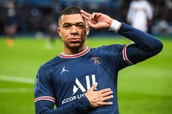 Mbappe 'lật kèo' Real để tiếp tục gắn bó với PSG