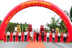 Khánh thành cầu bắc qua sông Cần Thơ