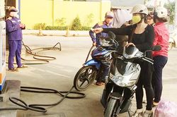 Tính toán để chặn đà tăng giá xăng dầu