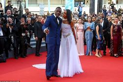 Tài tử gợi cảm nhất thế giới dắt vợ kém 17 tuổi lên thảm đỏ Cannes ngày 4