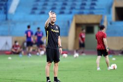 HLV Mano Polking, U23 Thái Lan thả lỏng trước khi đấu U23 Việt Nam
