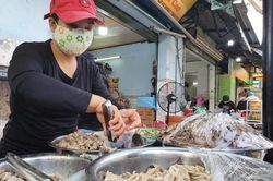 Quán huyết chưng kiểu Triều Châu độc lạ, ngày bán 800 tô tại Sài Gòn