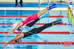 Hai lần liên tiếp phá kỷ lục SEA Games trong một ngày, Cao Thị Duyên giành HCV Lặn 100m chân vịt đôi