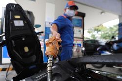 Giá xăng sắp lập kỷ lục mới?
