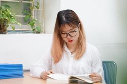 Vượt khó, nữ sinh Trường ĐH Mở Hà Nội tốt nghiệp sớm