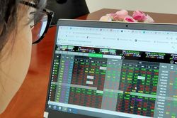 Tuần này, được trả lại 9,8 tỷ USD nhưng nhà đầu tư vẫn 'bốc hơi' 21,74 tỷ USD trong tháng 5