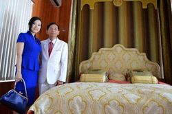 Năm đại gia Việt bỏ ra cả tỷ đồng mua giường, sập gỗ