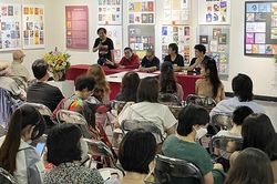 Thiết kế bìa sách: 'Y phục xứng kỳ đức'