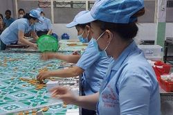 Vì sao đặc sản kẹo dừa vẫn sản xuất thủ công?