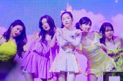 Netizen phát chán với cách stylist lên đồ cho Red Velvet trên sân khấu gần đây