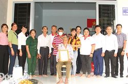 Huy động 280 triệu đồng xây nhà tình thương cho hộ nghèo