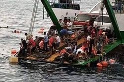 Phà chở khách Philippines bốc cháy dữ dội, ít nhất 7 người chết
