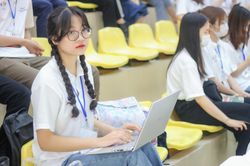 Nữ sinh Ngoại Thương điều phối 200 tình nguyện viên tại SEA Games 31