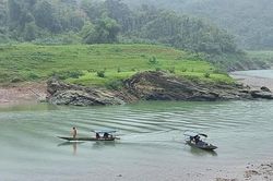Tìm thấy thi thể vợ chồng ngư dân bị lật thuyền trên sông Gâm