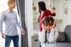Hậu ly hôn ai là người tổn thương và đau khổ?