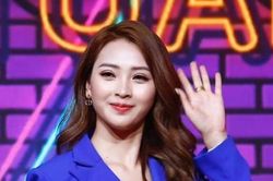 Thời trang biến hóa của MC hiếm có VTV không dùng tên thật khi lên sóng