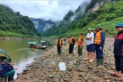 Tìm thấy thi thể hai vợ chồng mất tích trên sông Gâm