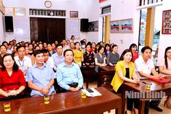 Đồng chí Chủ tịch UBND tỉnh tham quan mô hình của các cấp Hội phụ nữ tại huyện Yên Khánh, Yên Mô