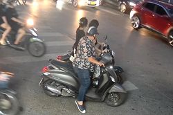 Định kiến dai dẳng 'phụ nữ mặc hở hang nên bị sàm sỡ'