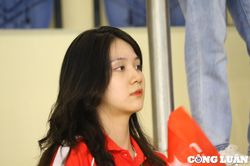 Những cổ động viên xinh đẹp 'lọt' ống kính phóng viên tại SEA Games 31