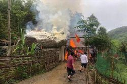 Lào Cai: Hỏa hoạn thiêu rụi 5 gian nhà